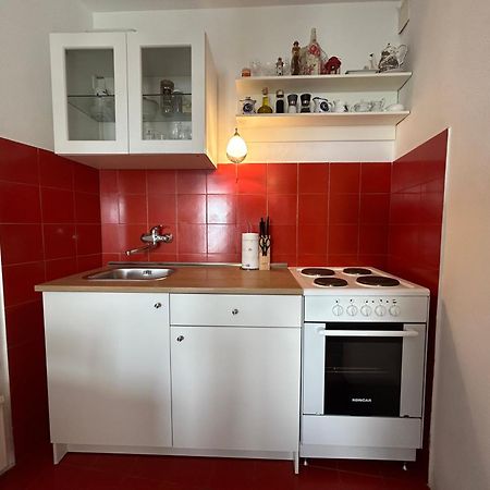 Seafront Studio Apartment+Balcony 포드고라 외부 사진
