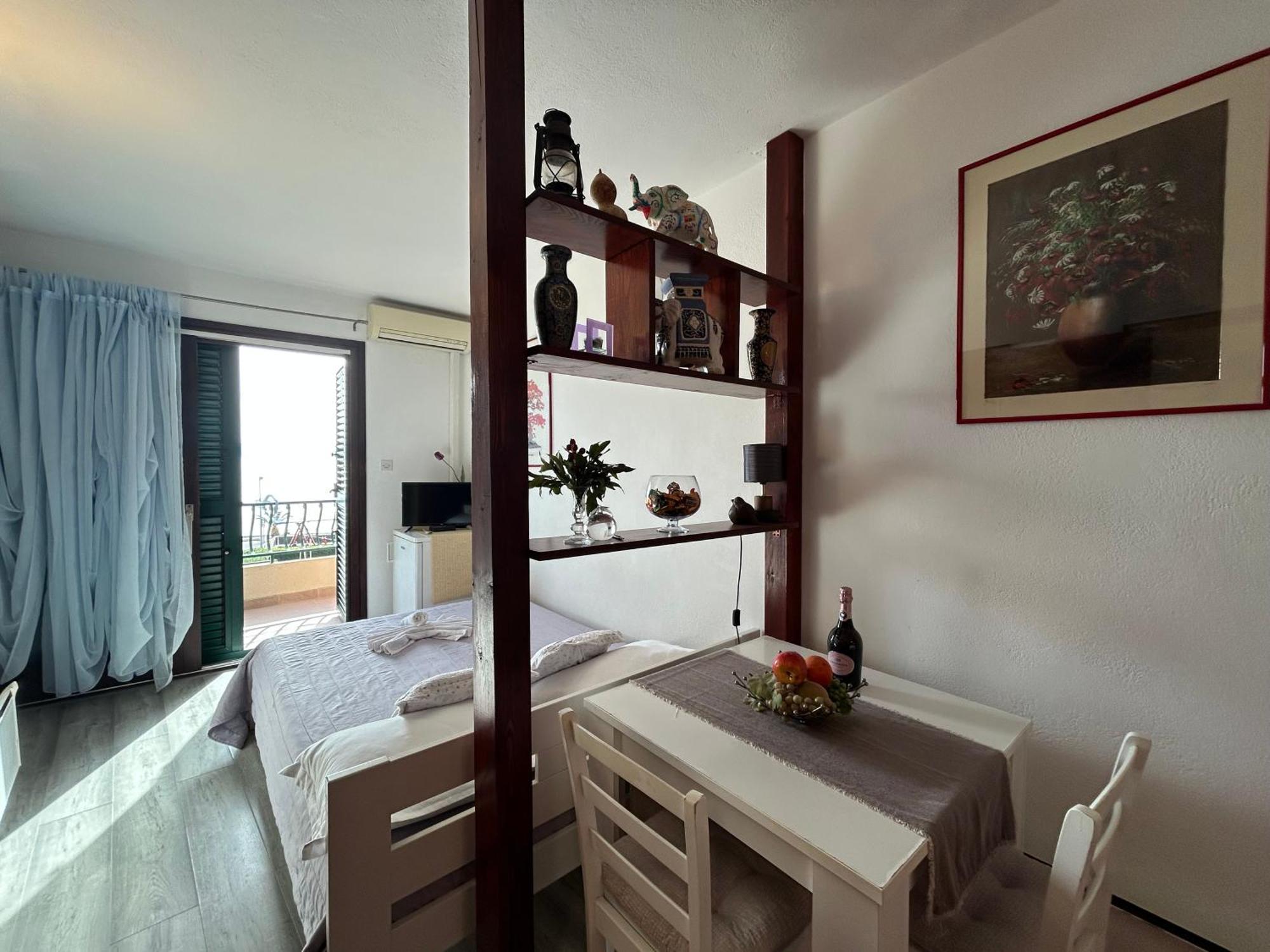 Seafront Studio Apartment+Balcony 포드고라 외부 사진