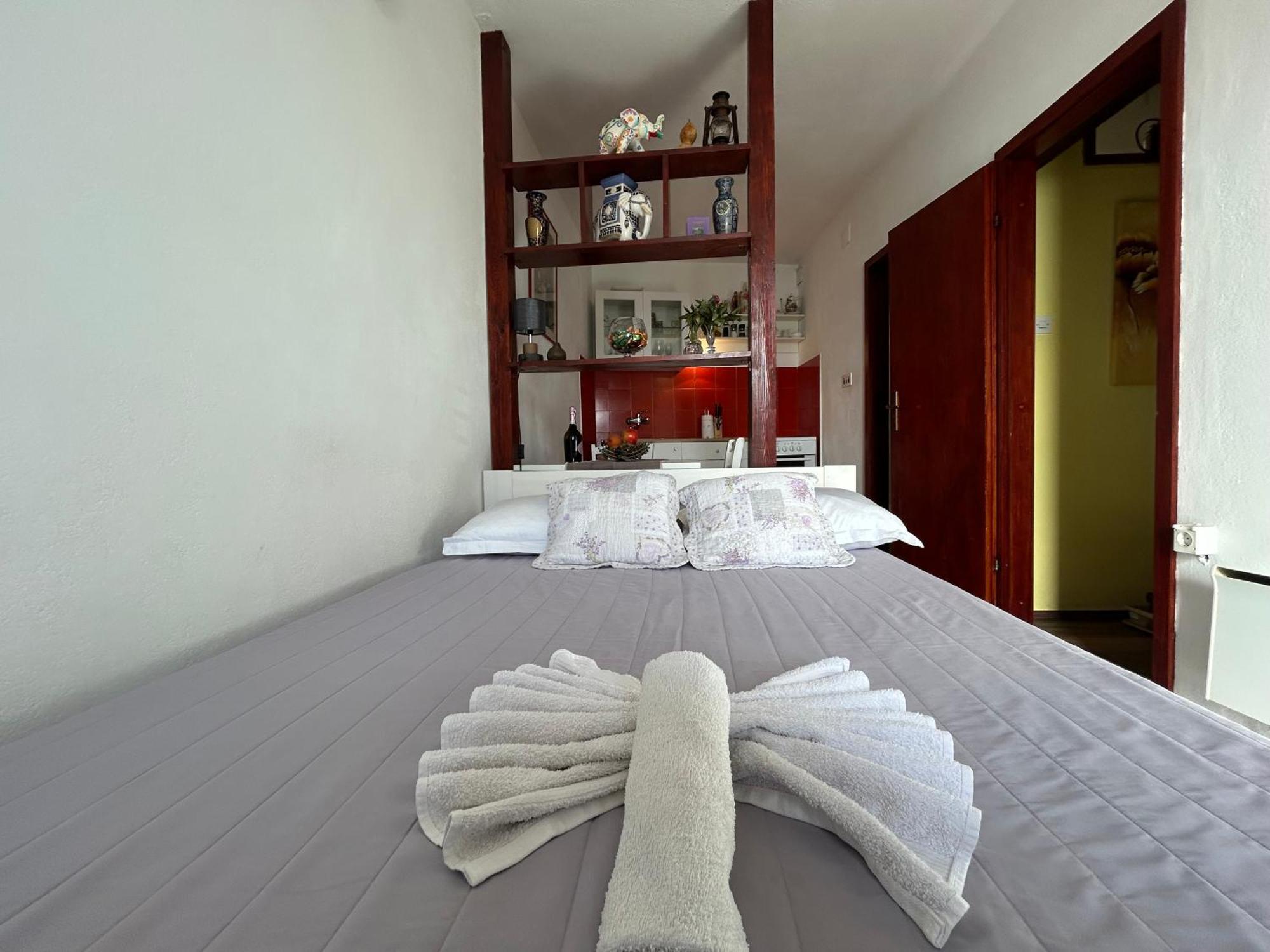 Seafront Studio Apartment+Balcony 포드고라 외부 사진
